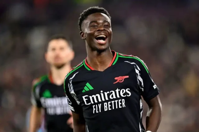 Lamine Yamal a choqué Bukayo Saka ! Lamine Yamal a choqué Bukayo Saka !