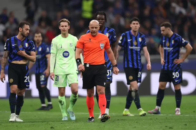 Inter - Barça : l'UEFA brise le silence sur le cas de l'arbitre Inter - Barça : l'UEFA brise le silence sur le cas de l'arbitre